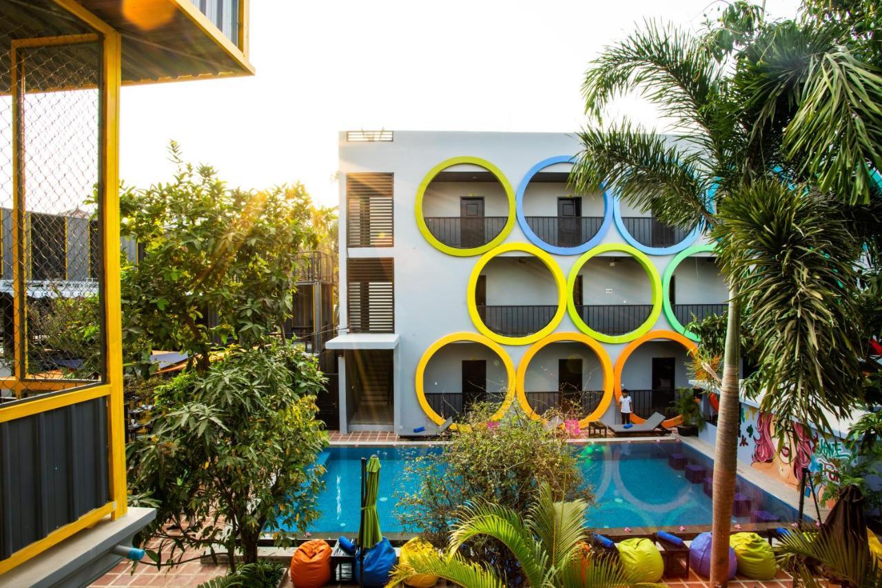 White Rabbit Hostel Ciudad de Siem Riep Exterior foto